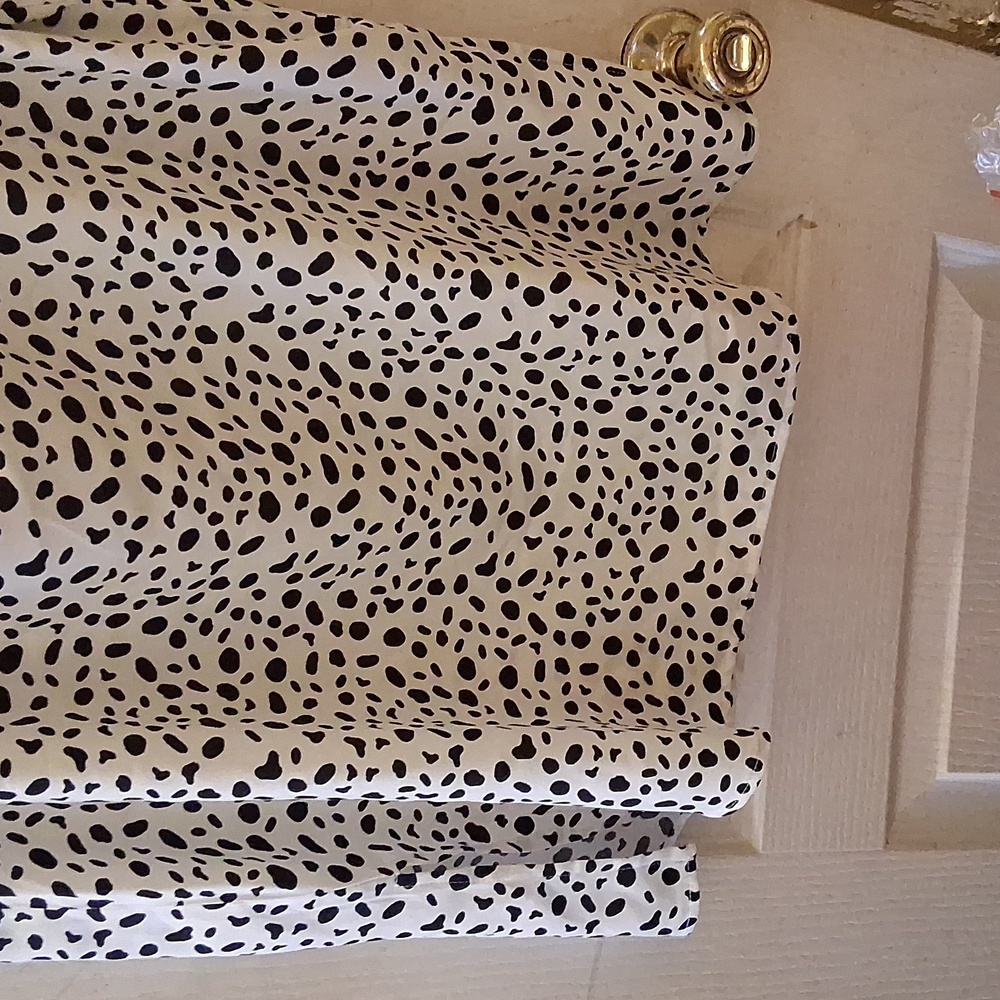 Elegant Black and White Polka Dot Blouse - Picture 3 of 5